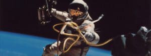 i want a div wrapping an to be a specific height and width, i don't want to skew the and i want …, spaceman